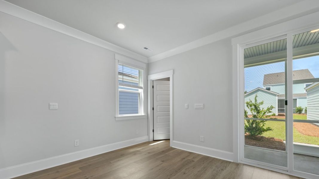 Spacious, unfurnished interior of a new home in Sheep Island, Summerville (Image 20).