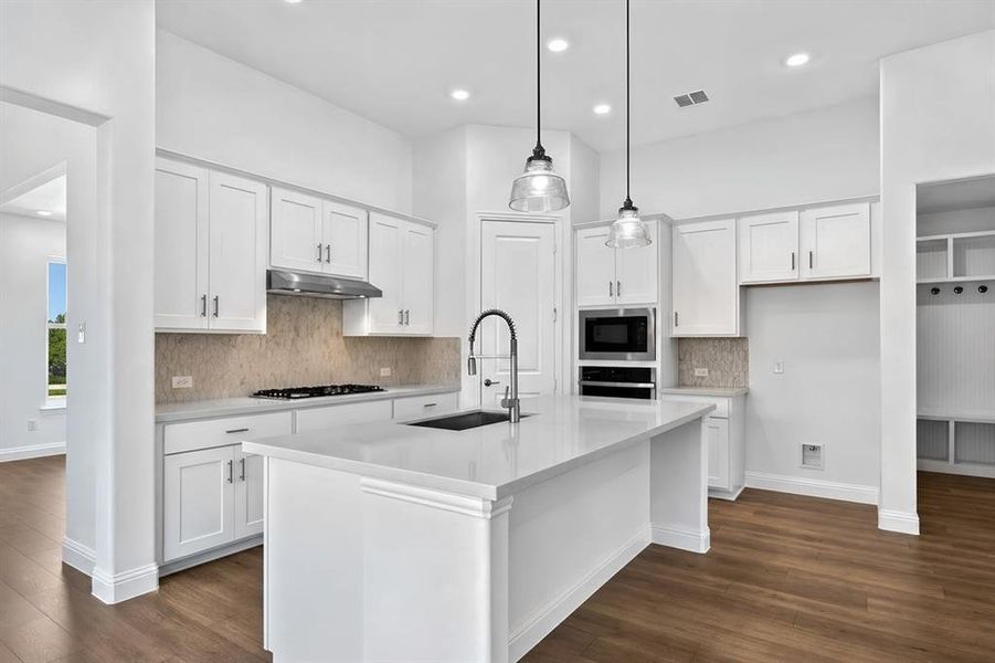 1724 Elderberry ~ Ready Now 1724 Elderberry ~ Ready Now