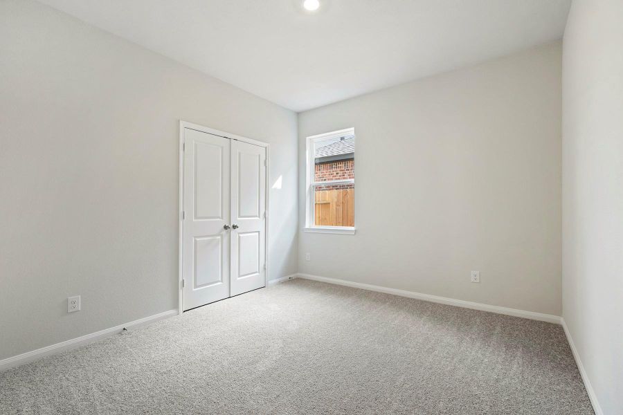 Spacious, unfurnished interior of a new home in Canterra Creek, Iowa Colony (Image 7).