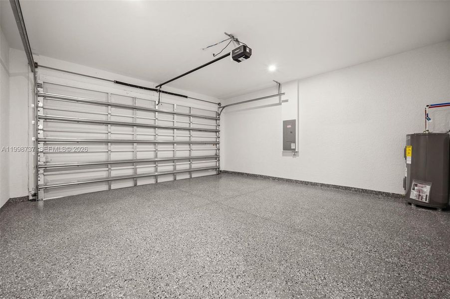 Spacious, unfurnished interior of a new home in , Lehigh Acres (Image 19).