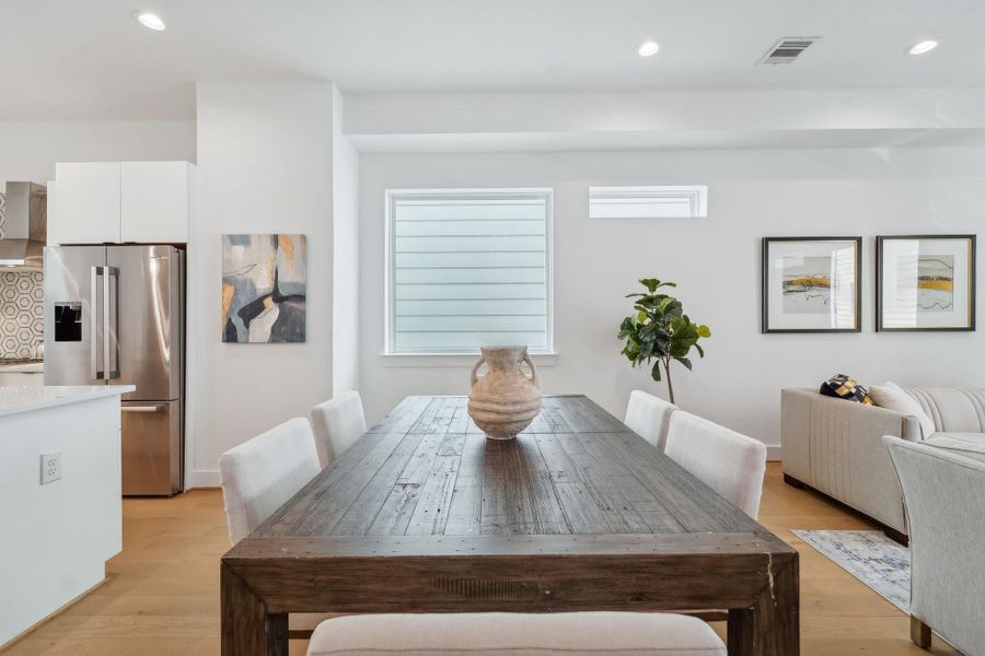 Photos show similar floor plan & alternative finishes from the previous development. Selections may vary.