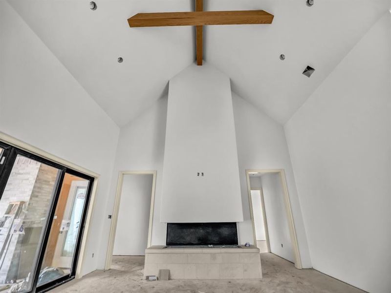Spacious, unfurnished interior of a new home in , Weatherford (Image 10).