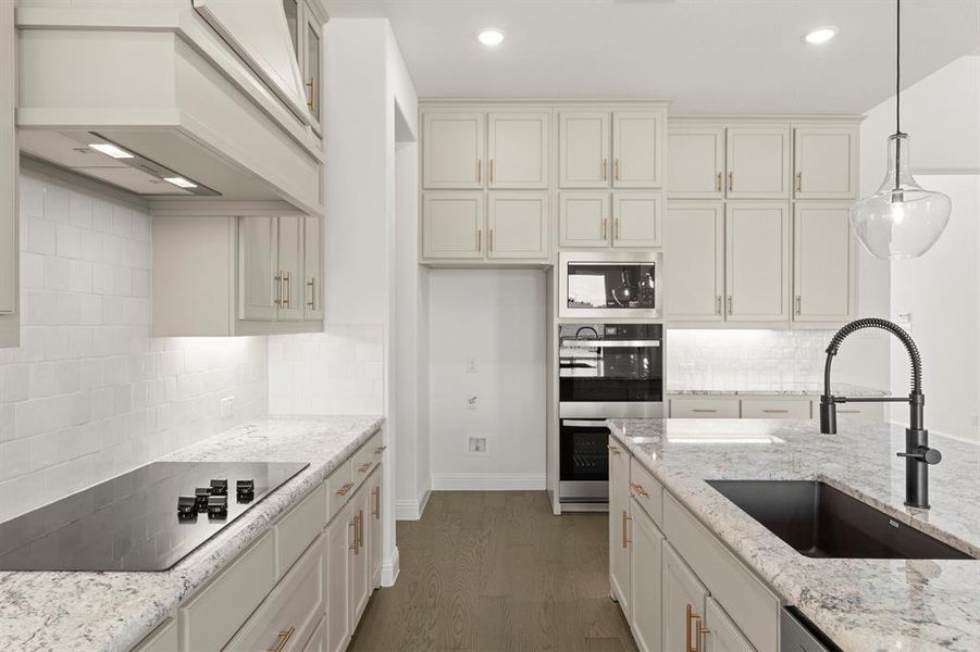 24. 150 Waterview - Kitchen (4)