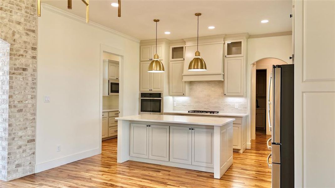 Furnished interior view inside a new home in , Weatherford (Image 15).