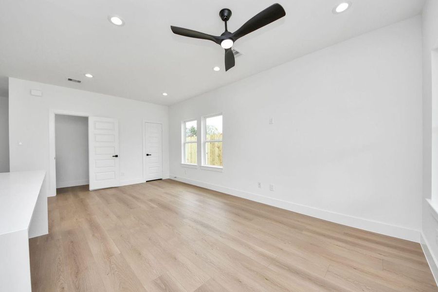 Spacious, unfurnished interior of a new home in , Houston (Image 22).