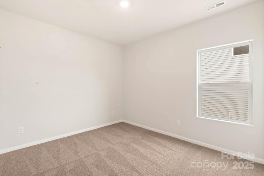 Spacious, unfurnished interior of a new home in Stagecoach Station, Gastonia (Image 8).