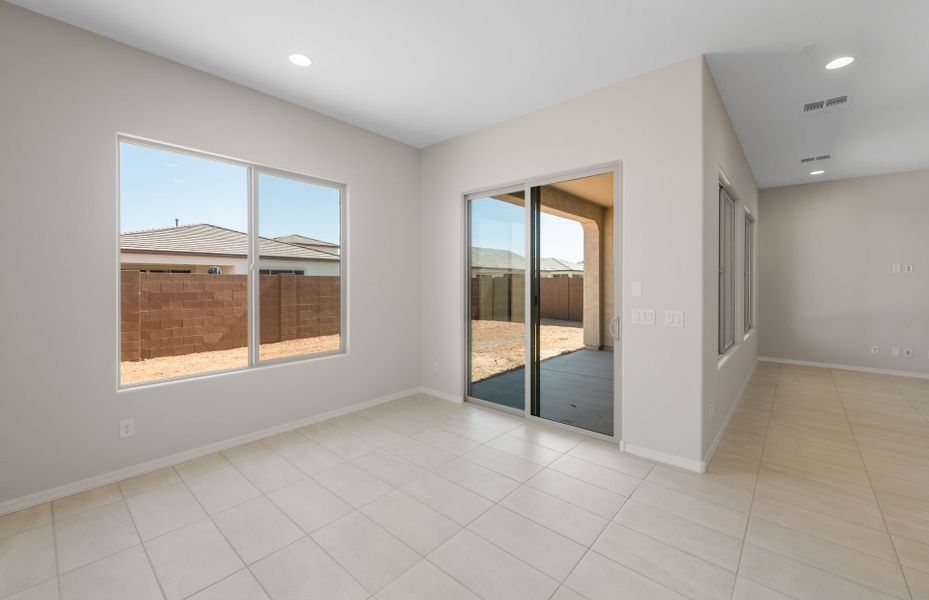 Spacious, unfurnished interior of a new home in Artisan at Asante, Surprise (Image 31).
