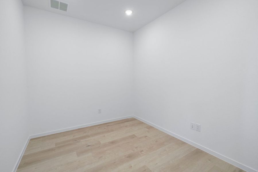 Flex Room/ Office Flex Room/ Office