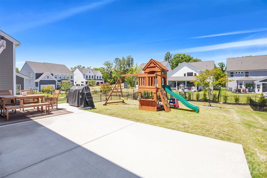 Community amenities in , Charlotte (Image 25).