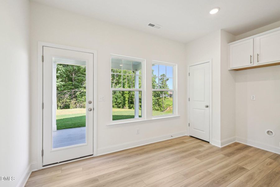 17-web-or-mls-Winding Crk Dr-2105-017