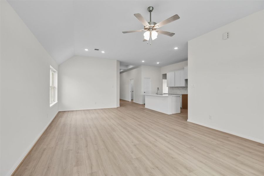 Spacious, unfurnished interior of a new home in Creekhaven, Iowa Colony (Image 24). Spacious, unfurnished interior of a new home in Creekhaven, Iowa Colony (Image 24).