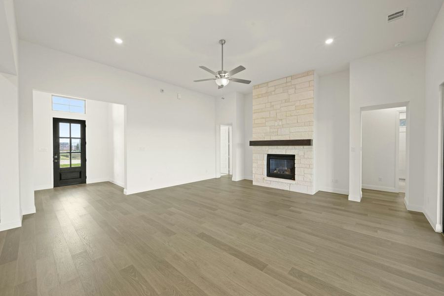 Spacious, unfurnished interior of a new home in Hampton Park Estates, Glenn Heights (Image 22). Spacious, unfurnished interior of a new home in Hampton Park Estates, Glenn Heights (Image 22).