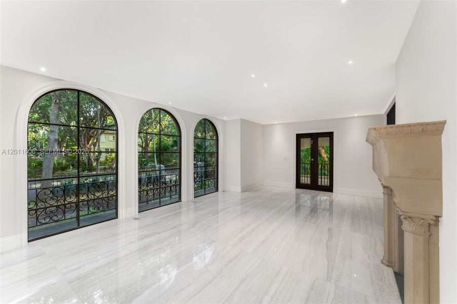 Spacious, unfurnished interior of a new home in , Miami (Image 49).