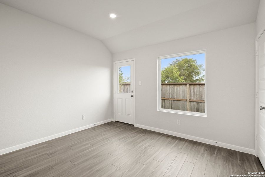 Spacious, unfurnished interior of a new home in Dauer Ranch, New Braunfels (Image 16). Spacious, unfurnished interior of a new home in Dauer Ranch, New Braunfels (Image 16).
