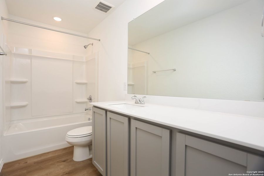 Furnished interior view inside a new home in Fairway Crossing 40s, San Antonio (Image 8). Furnished interior view inside a new home in Fairway Crossing 40s, San Antonio (Image 8).