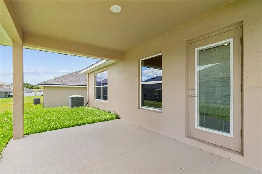 Exterior details and patio area of a home in Abbey Glen, Dade City (Image 4).