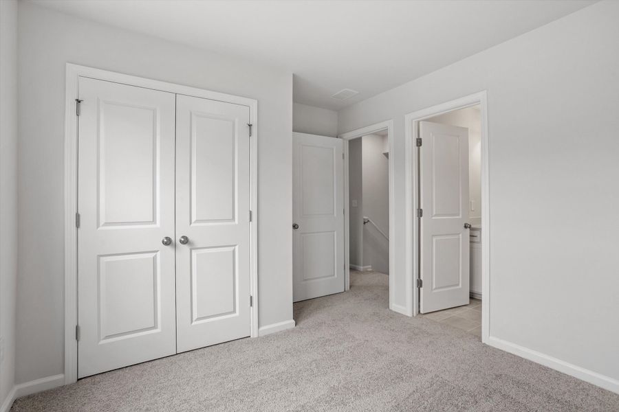 Spacious, unfurnished interior of a new home in Cambridge Reserve, Angier (Image 25).