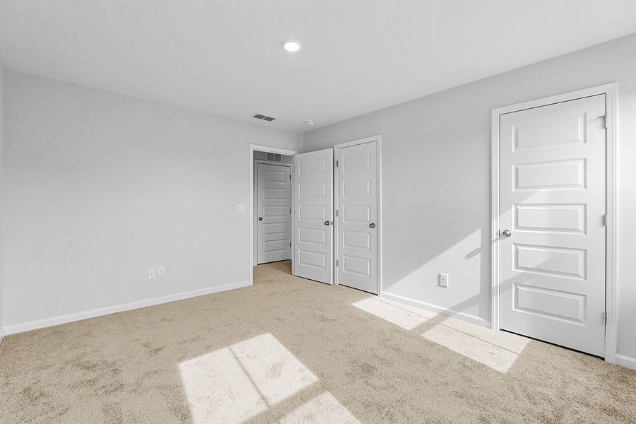 Spacious, unfurnished interior of a new home in Hanes Lake, Winston-Salem (Image 35).