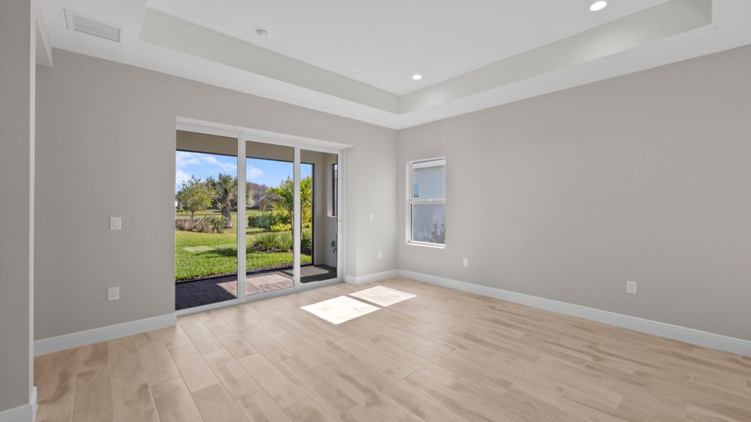 Spacious, unfurnished interior of a new home in Verandah, Fort Myers (Image 14).