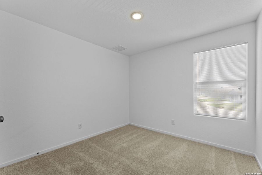 Spacious, unfurnished interior of a new home in Sky Ranch, New Braunfels (Image 27).