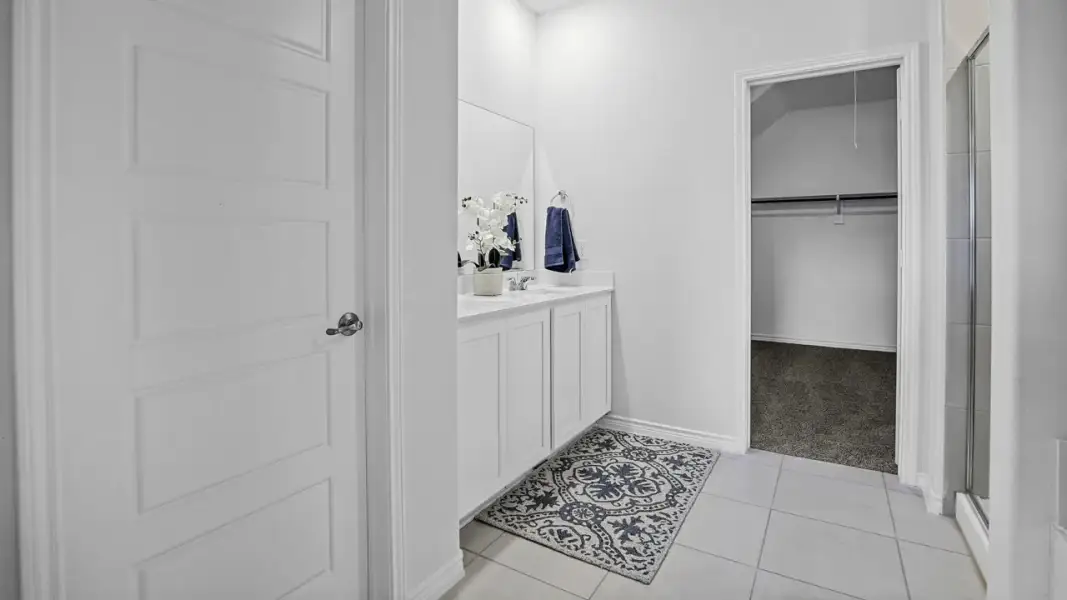 Furnished interior view inside a new home in Elevon, Lavon (Image 15).