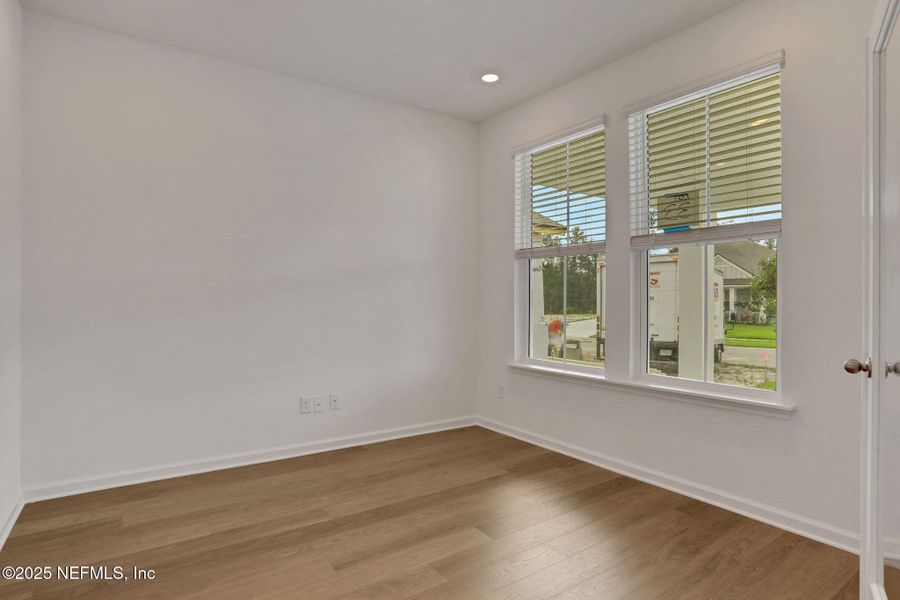 Spacious, unfurnished interior of a new home in Jennings Farm, Middleburg (Image 46).