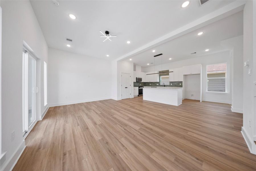 Spacious, unfurnished interior of a new home in , Houston (Image 12).
