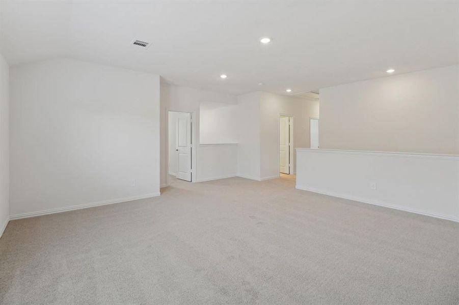 Spacious, unfurnished interior of a new home in Southridge - Signature Series, Princeton (Image 27). Spacious, unfurnished interior of a new home in Southridge - Signature Series, Princeton (Image 27).