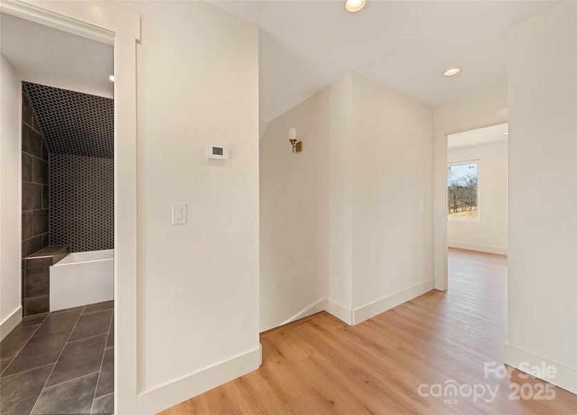 Spacious, unfurnished interior of a new home in , Alexander (Image 17).