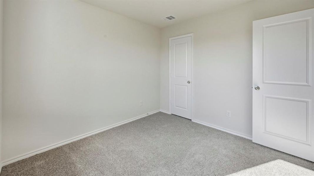 Spacious, unfurnished interior of a new home in Arbor Trails South, Princeton (Image 13).