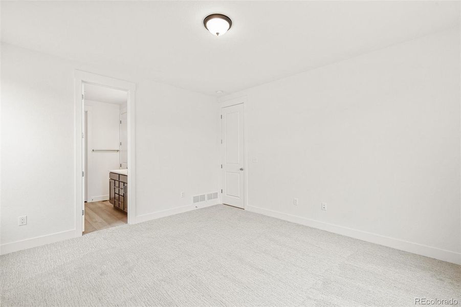 Spacious, unfurnished interior of a new home in Painted Prairie, Aurora (Image 19).