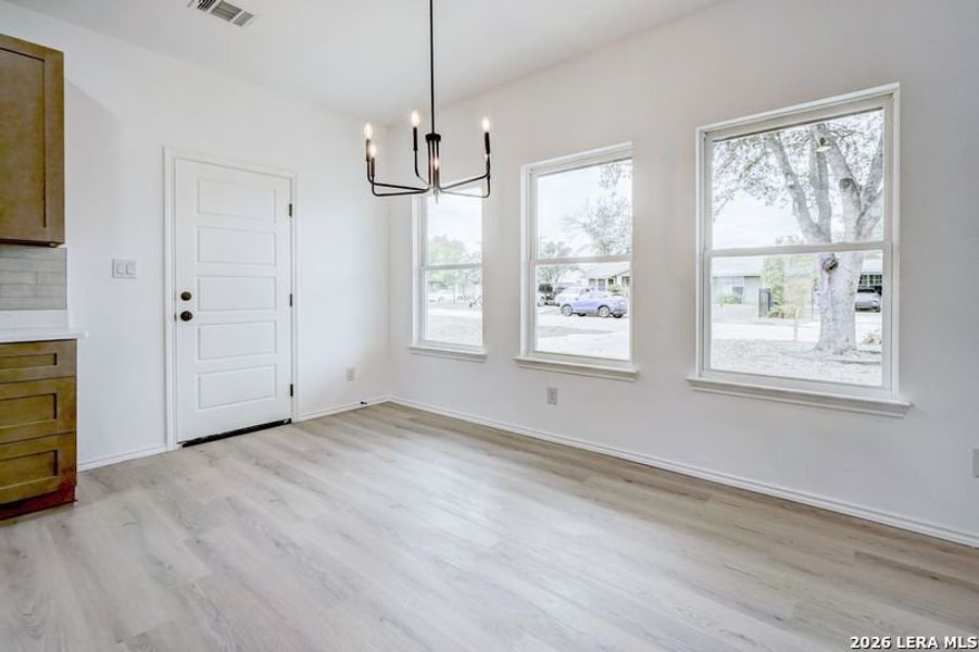 Spacious, unfurnished interior of a new home in , San Antonio (Image 15).