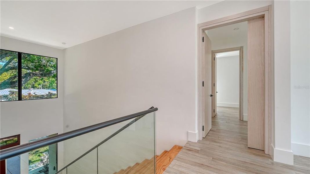 Spacious, unfurnished interior of a new home in , Sarasota (Image 22).