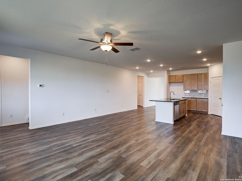 Spacious, unfurnished interior of a new home in Hannah Heights, Seguin (Image 20).
