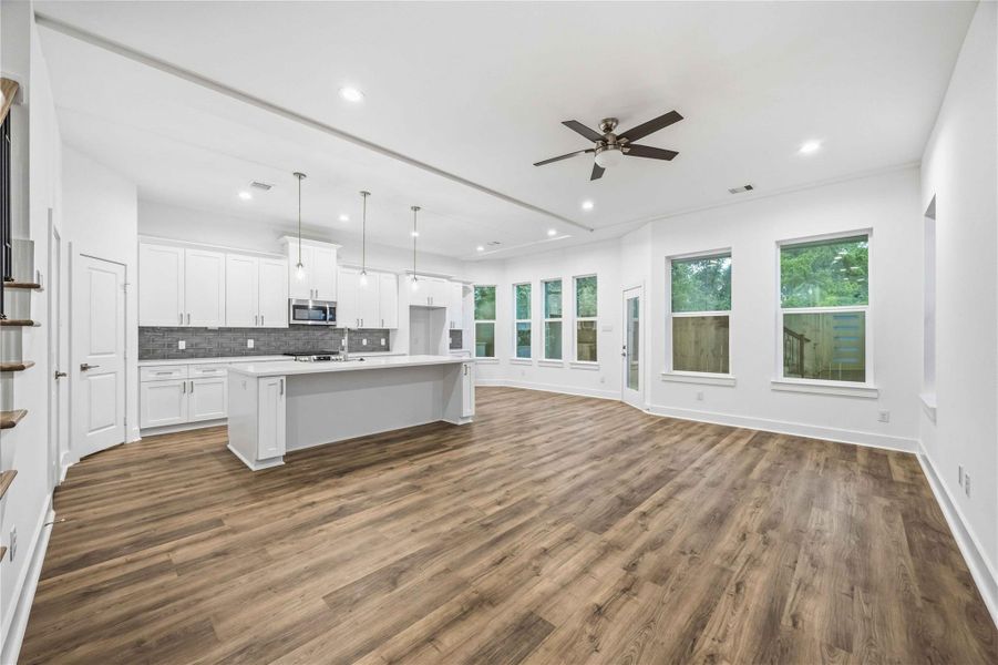 Spacious, unfurnished interior of a new home in , Houston (Image 12).