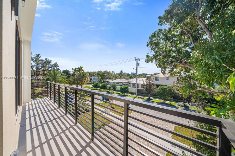 Exterior details and patio area of a home in , Fort Lauderdale (Image 23).