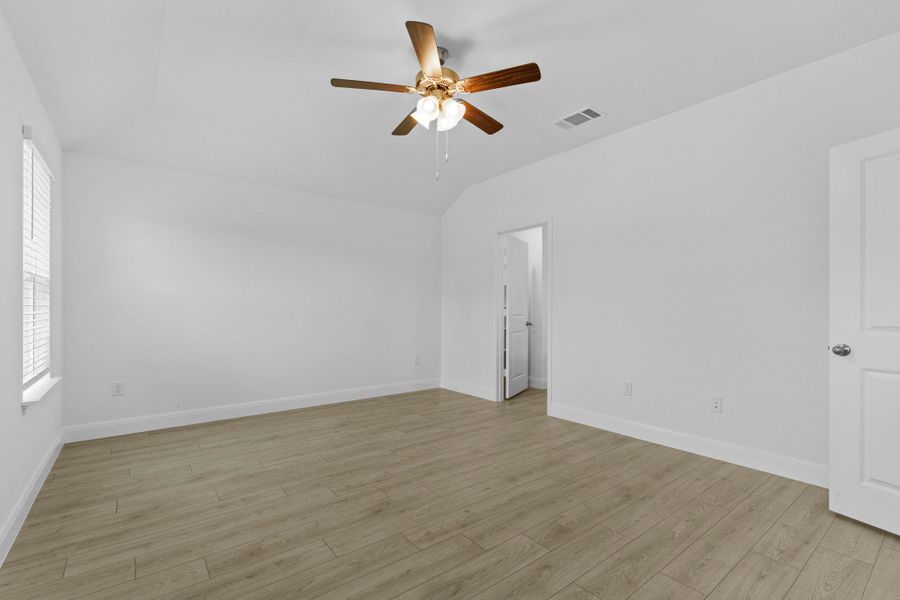 Spacious, unfurnished interior of a new home in Riverview, Georgetown (Image 29).