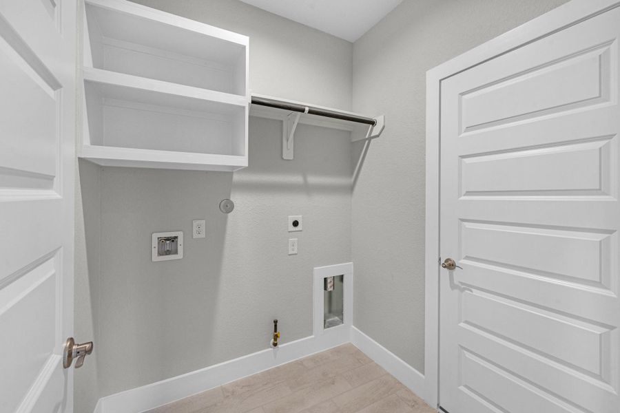 Spacious, unfurnished interior of a new home in Beacon Hill, Waller (Image 25).