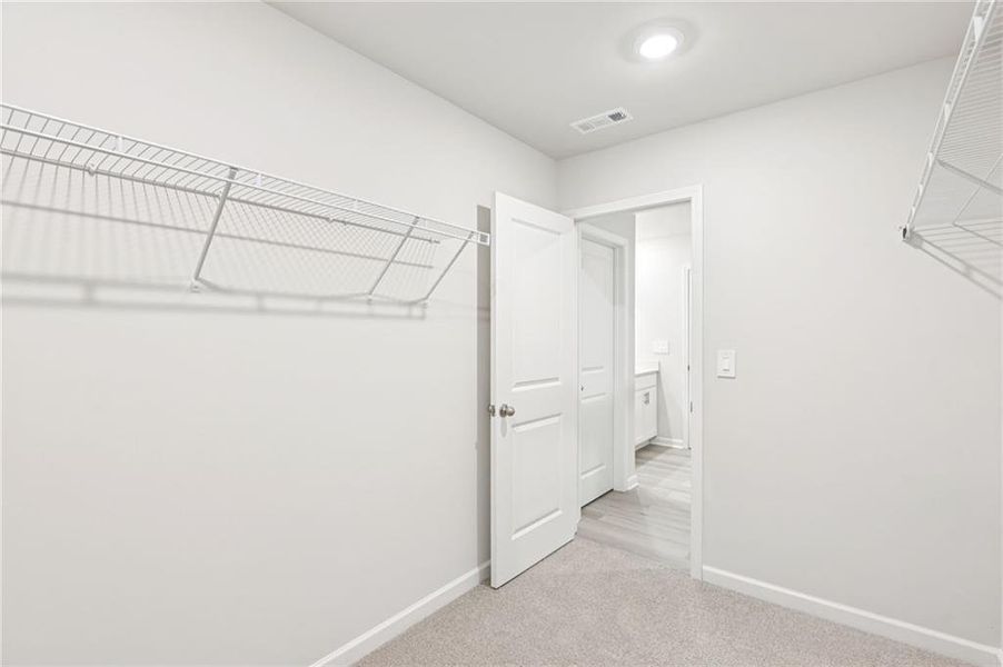 Spacious, unfurnished interior of a new home in Ivey Township, Dallas (Image 34).