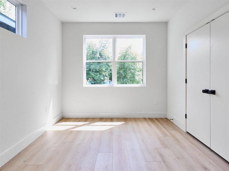 Spacious, unfurnished interior of a new home in , Austin (Image 31).