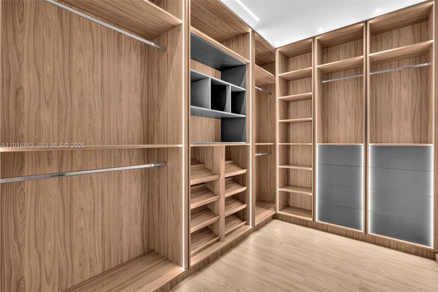 Image 70 of a home in .