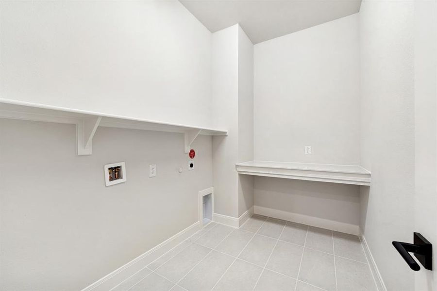 Spacious, unfurnished interior of a new home in Myrtle Creek, Waxahachie (Image 30). Spacious, unfurnished interior of a new home in Myrtle Creek, Waxahachie (Image 30).