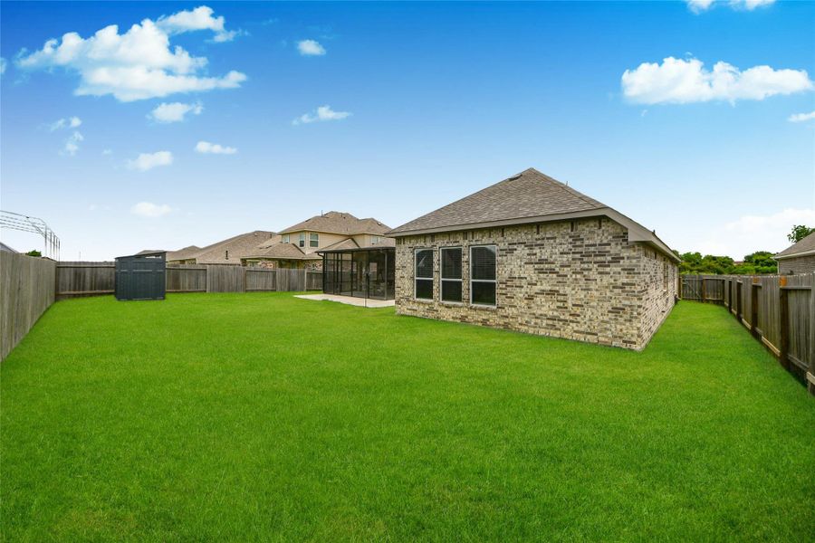 Exterior details and patio area of a home in Elm Estates, Angleton (Image 28).