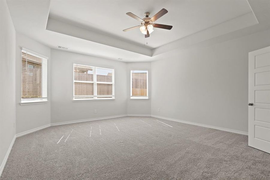 Spacious, unfurnished interior of a new home in Deer Creek, Fort Worth (Image 32).