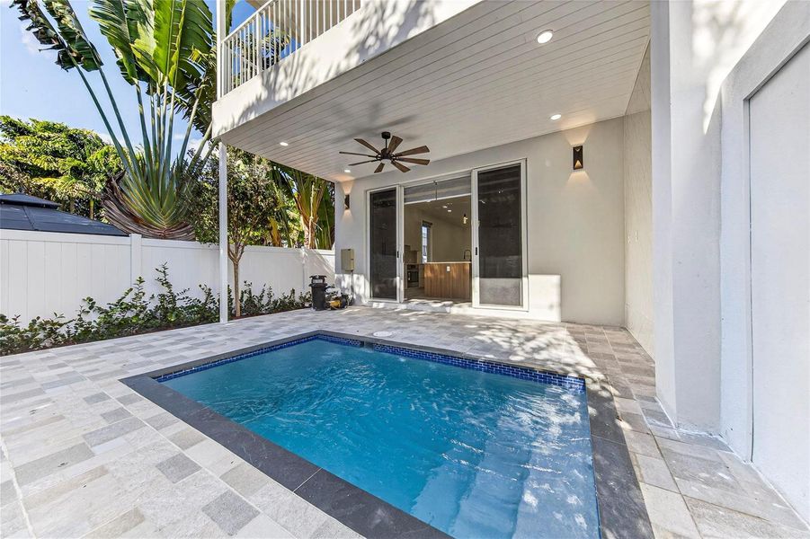 Delightful backyard cocktail Pool