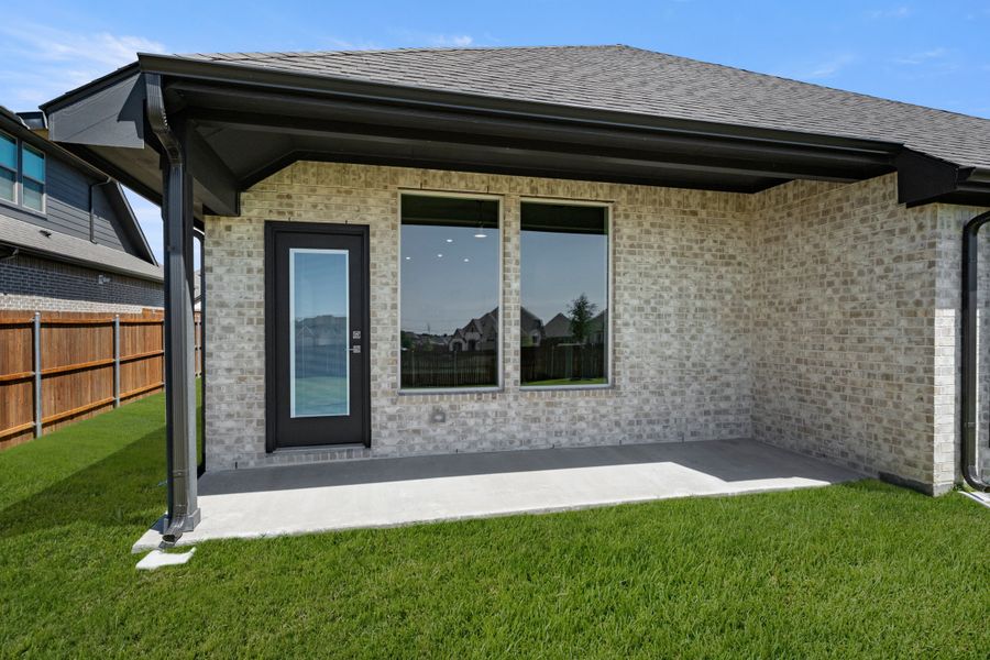 Exterior details and patio area of a home in Hunters Ridge, Crowley (Image 3).