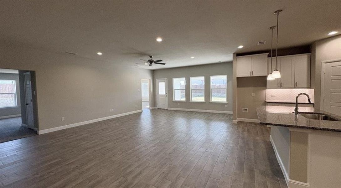 Spacious, unfurnished interior of a new home in Sandstone Estates, Granbury (Image 14). Spacious, unfurnished interior of a new home in Sandstone Estates, Granbury (Image 14).