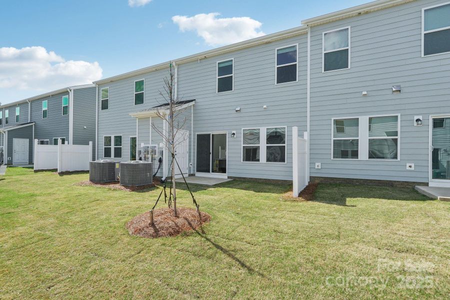 Photo is not of the actual home, but is an inspirational photo of builder’s model home and may depict options, furnishings, and/or decorator features that are not included Photo is not of the actual home, but is an inspirational photo of builder’s model home and may depict options, furnishings, and/or decorator features that are not included