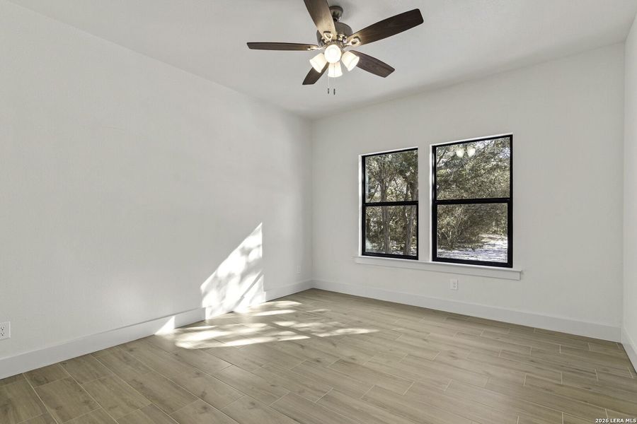 Spacious, unfurnished interior of a new home in , Canyon Lake (Image 17).