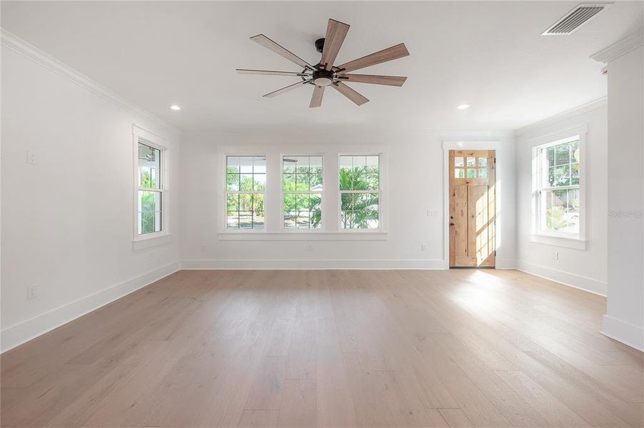 Spacious, unfurnished interior of a new home in , Tampa (Image 28).